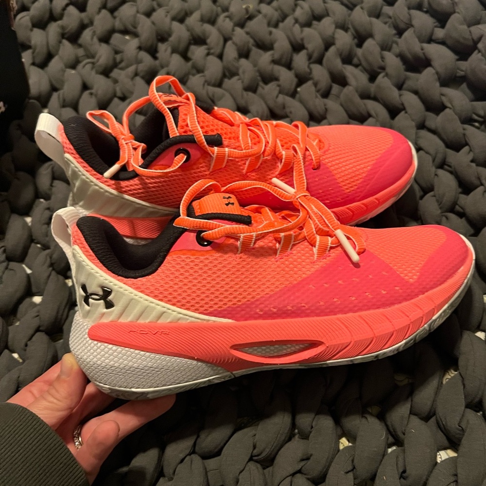 Under Armour womens HOVR ascent sneakers 6.5